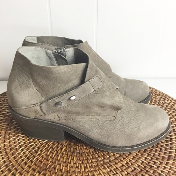 Eileen Fisher Women's Dusk Tumbled Nubuck Bootie, Size 7M Boots - Picture 2 of 7